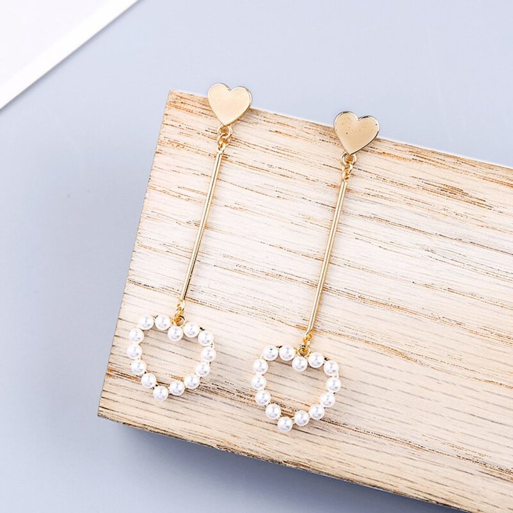 Chic Gold Pearl Heart Drop Earrings - Picture 3 of 4